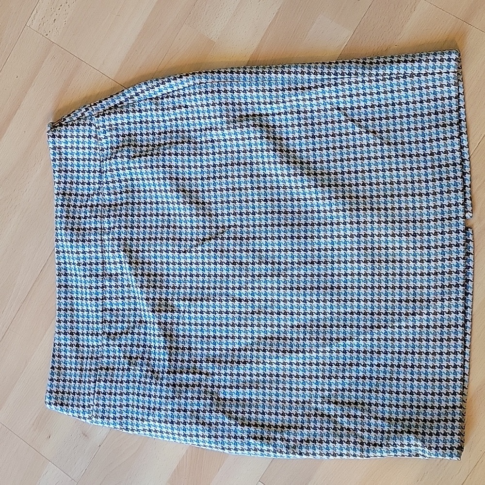 The Limited skirt, size 6, brown and blue. Excellent condition